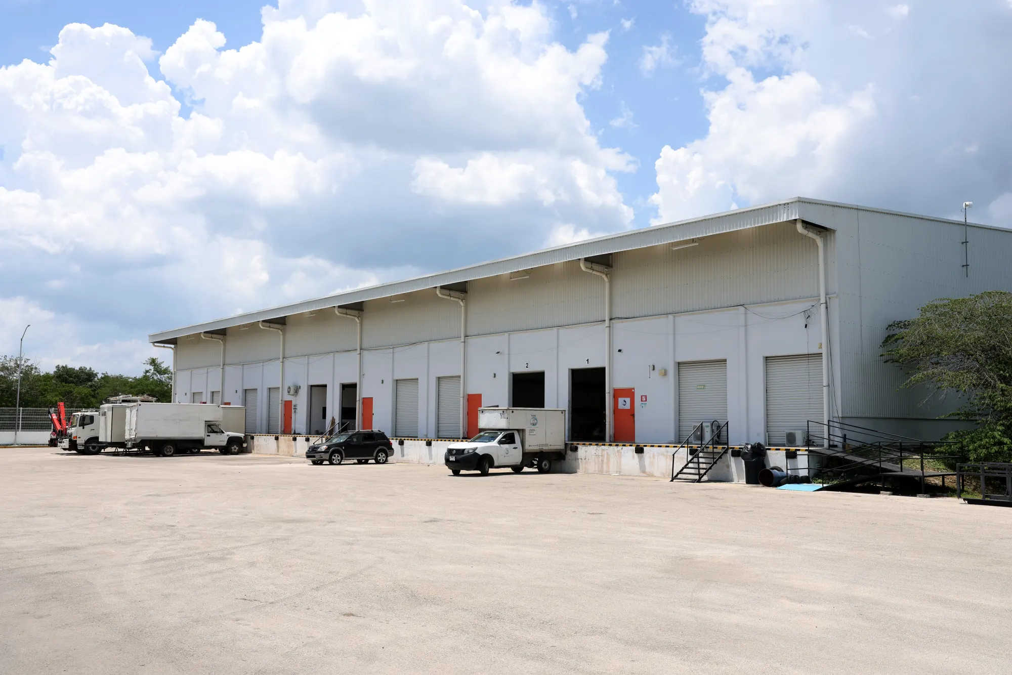 Nexa Parque Industrial Yucatán — andenes de carga y maniobras