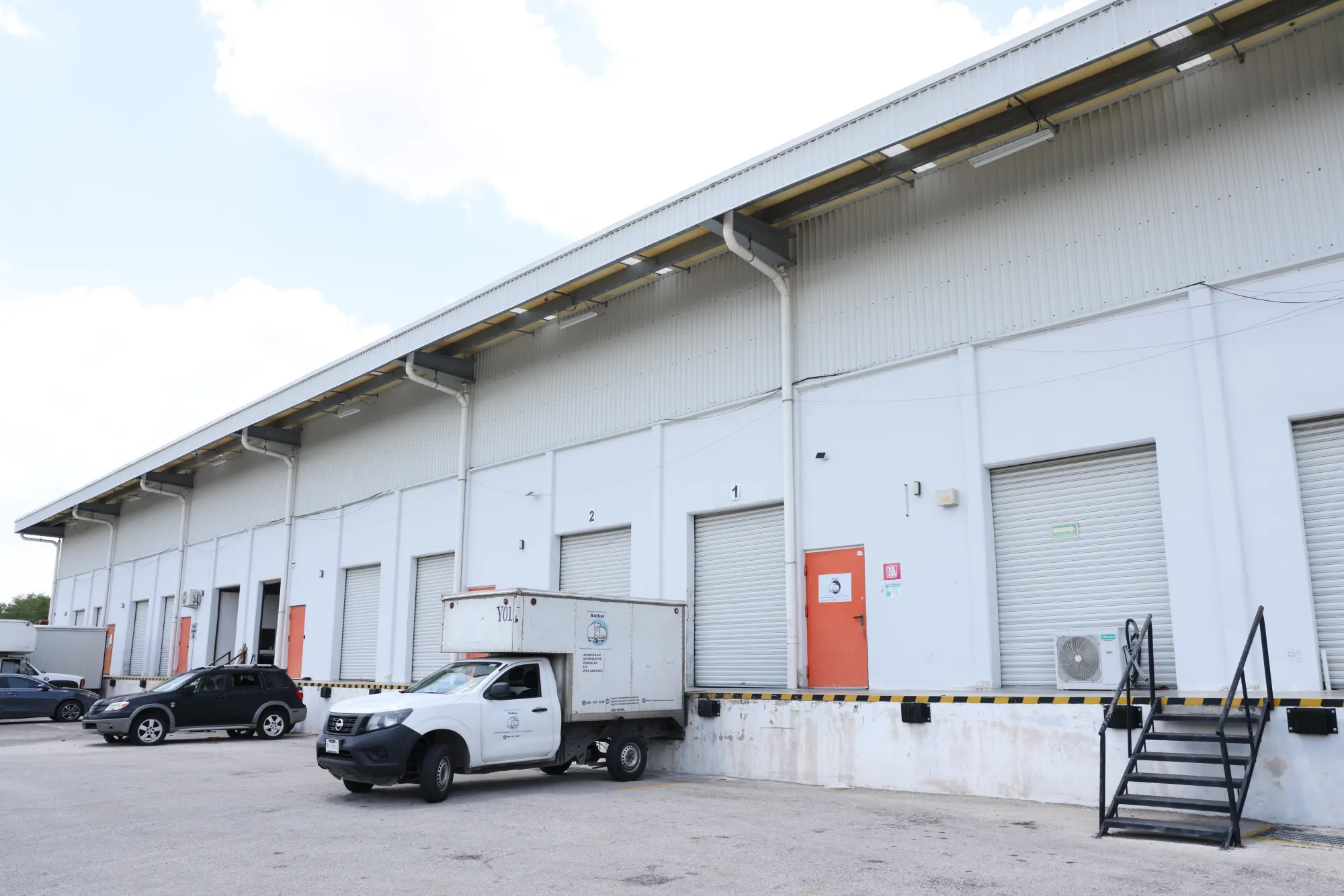 Nexa Parque Industrial Yucatán — andenes de carga y descarga